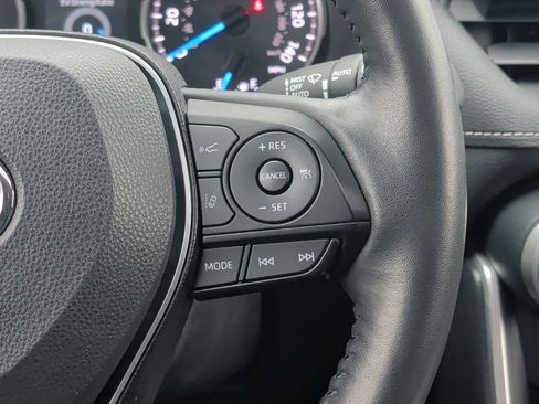 Used 2022 Toyota RAV4 XLE Premium image 15