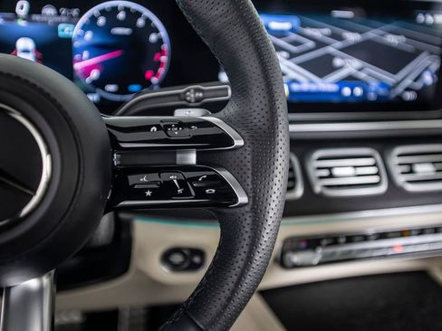 Used 2024 Mercedes-Benz GLS 580 GLS 580 image 38