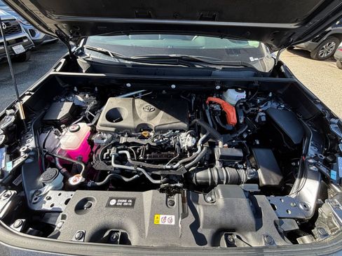 Used 2025 Toyota RAV4 LE image 33