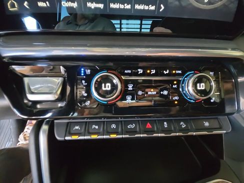 Used 2023 GMC Sierra 1500 Denali Ultimate AWD/4WD image 17