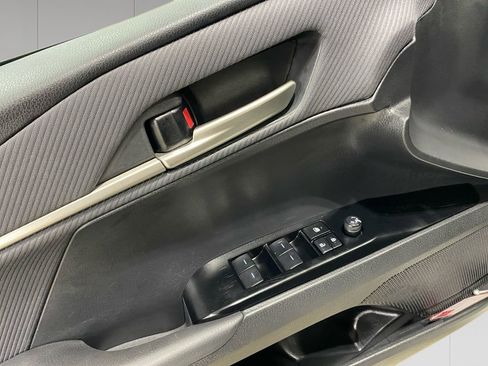 Used 2025 Toyota Camry SE image 11