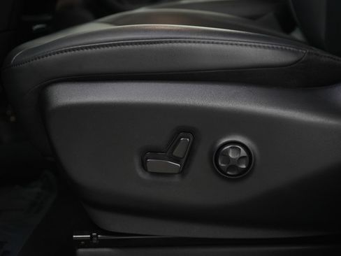 Used 2025 Chrysler Pacifica Select FWD image 24