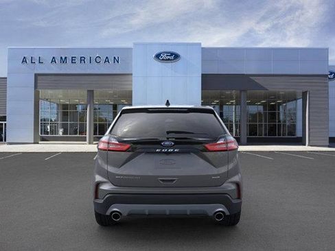 Certified 2022 Ford Edge Titanium AWD/4WD image 5