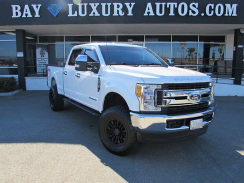 Used 2017 Ford F250 XL w/ STX Appearance Package AWD/4WD image 1