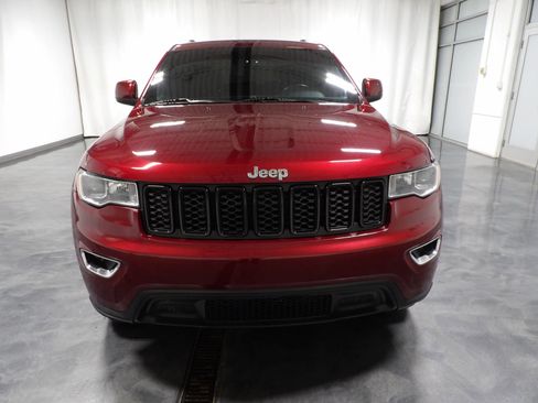 Used 2020 Jeep Grand Cherokee Laredo AWD/4WD image 2