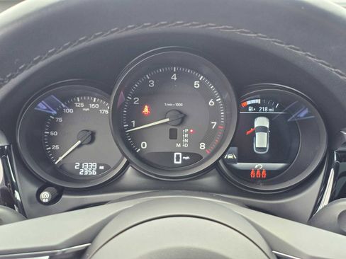 Used 2022 Porsche Macan image 24