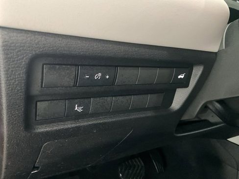 Used 2024 Mitsubishi Outlander SEL image 9