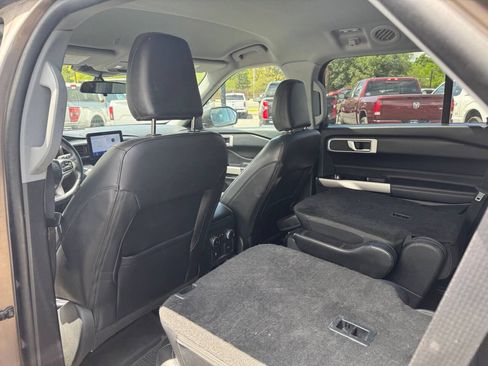 Used 2021 Ford Explorer XLT AWD/4WD image 13