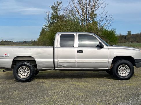 Used 2004 Chevrolet Silverado 1500 LS w/ Light Duty Power Package image 3