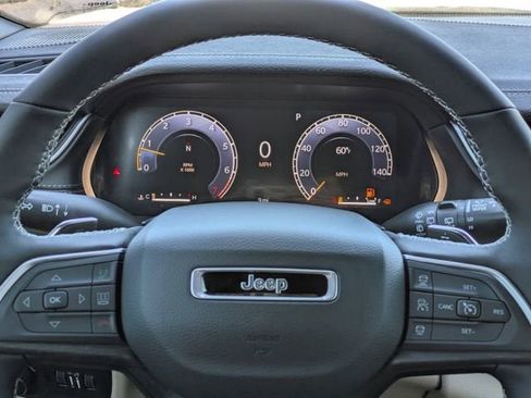 New 2025 Jeep Grand Cherokee Limited w/ Luxury Tech Group II RWD image 29