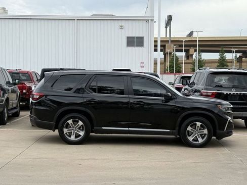 Used 2024 Honda Pilot EX-L image 3
