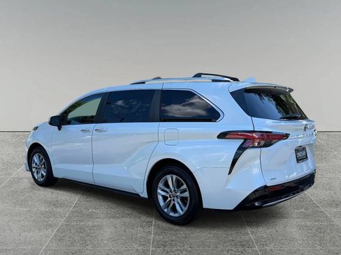 Used 2022 Toyota Sienna Limited AWD/4WD image 12