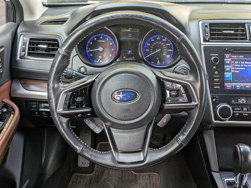 Used 2018 Subaru Outback 3.6R Touring AWD/4WD image 19