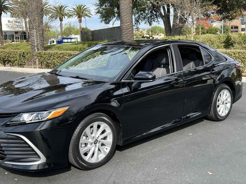 Used 2021 Toyota Camry LE image 54