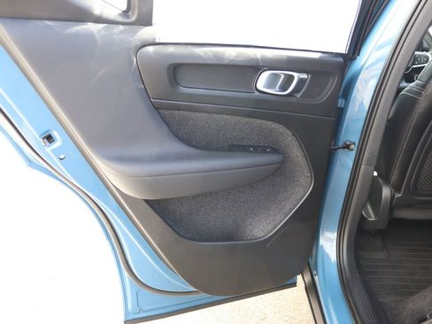 Used 2023 Volvo XC40 B5 Ultimate w/ Protection Package Premier image 38