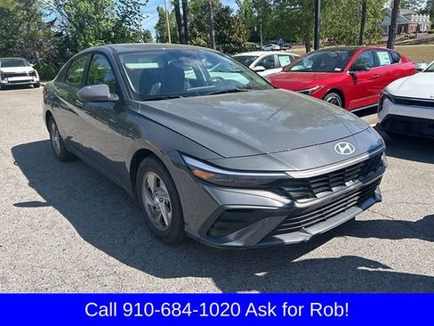 Used 2025 Hyundai Elantra SE image 1