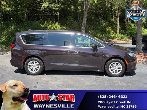 Used 2017 Chrysler Pacifica LX FWD image 2