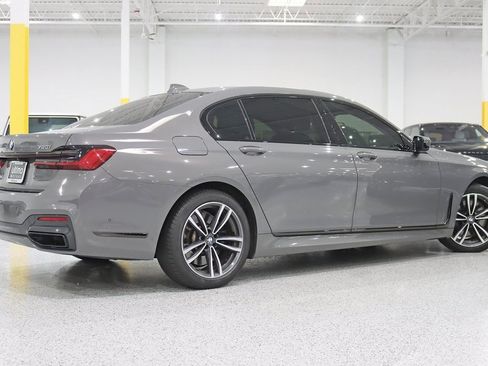 Used 2022 BMW 750i xDrive w/ Executive Package image 9