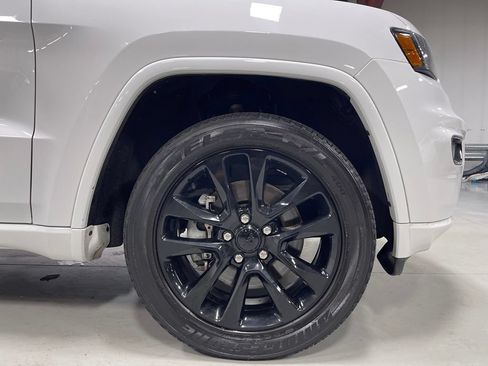 Used 2021 Jeep Grand Cherokee Laredo X AWD/4WD image 16