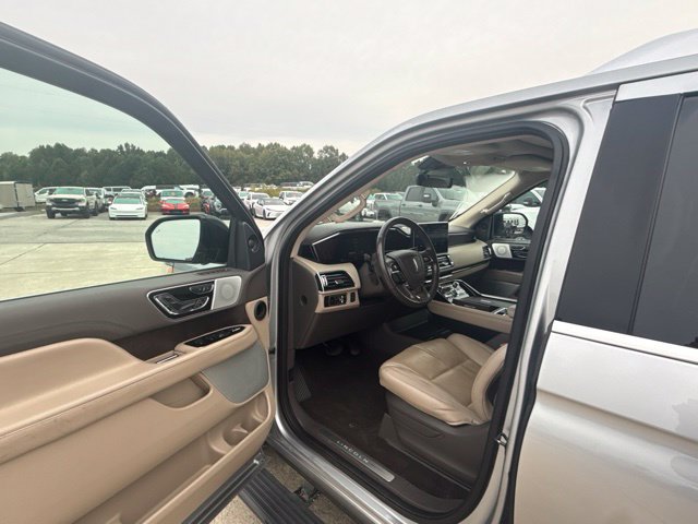 Used 2023 Lincoln Navigator L Reserve AWD/4WD image 26