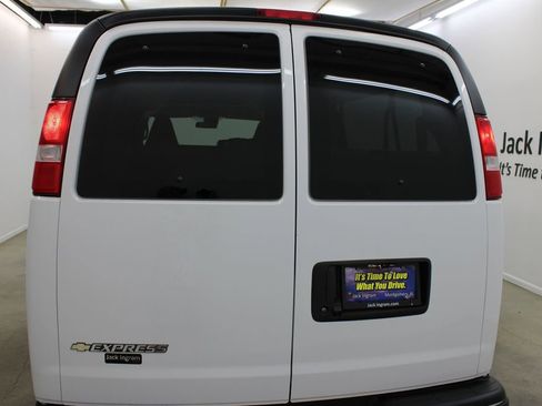 Used 2025 Chevrolet Express 3500 LT w/ LT Preferred Equipment Group image 4