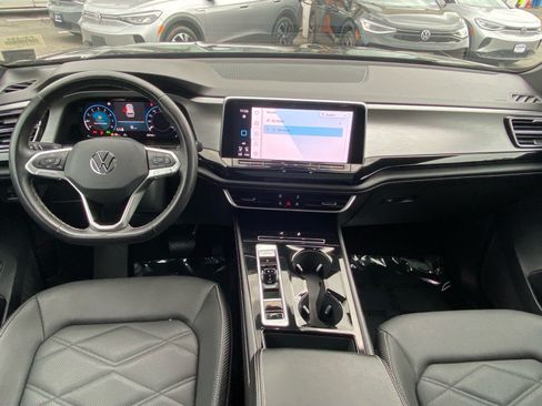 Certified 2024 Volkswagen Atlas Cross Sport SE w/ Panoramic Sunroof Package AWD/4WD image 11