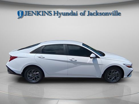 New 2025 Hyundai Elantra Blue image 6