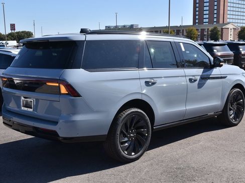New 2025 Lincoln Navigator Reserve w/ Jet Appearance Package image 6