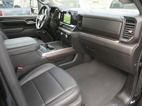 Used 2024 GMC Sierra 2500 SLT w/ Texas SLT Premium Package image 17