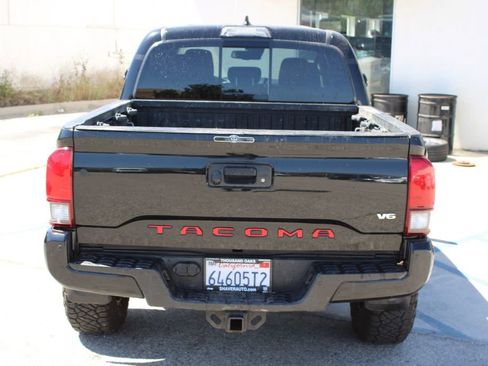 Used 2019 Toyota Tacoma TRD Sport w/ Technology Package AWD/4WD image 5