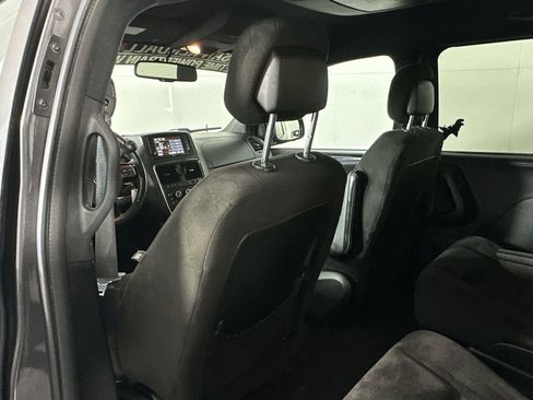 Used 2017 Dodge Grand Caravan SE image 28