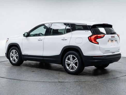 Used 2024 GMC Terrain SLE FWD image 6
