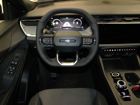 New 2026 Jeep Cherokee Laredo image 12