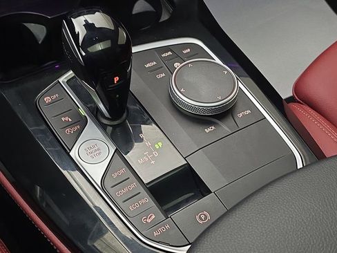 Certified 2025 BMW X4 xDrive30i w/ Premium Package image 21