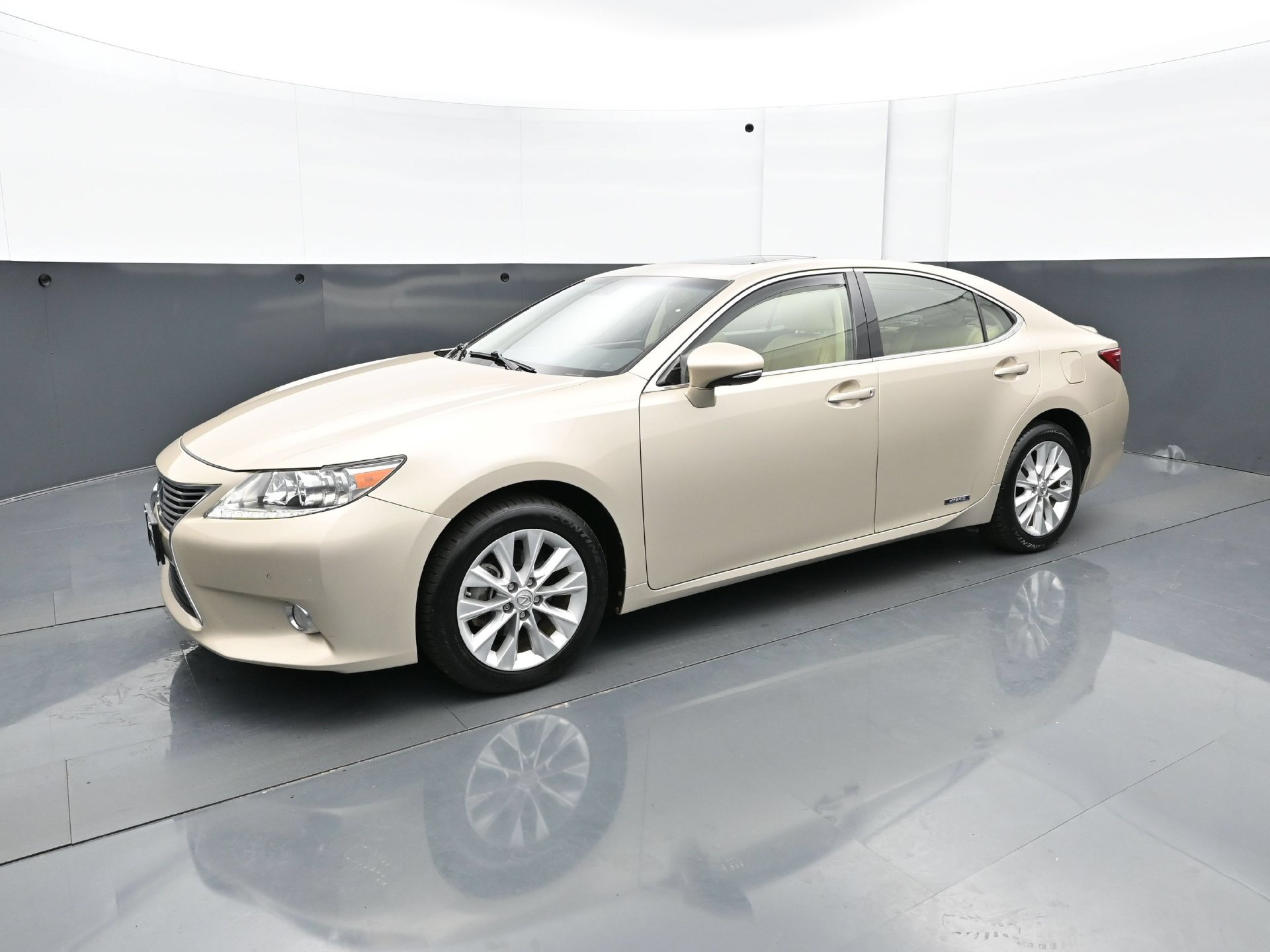 Used 2013 Lexus ES 300h w/ Luxury Pkg FWD image 2