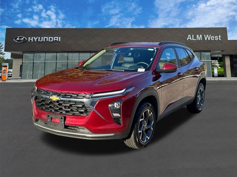 Used 2025 Chevrolet Trax LT w/ LT Convenience Package image 1