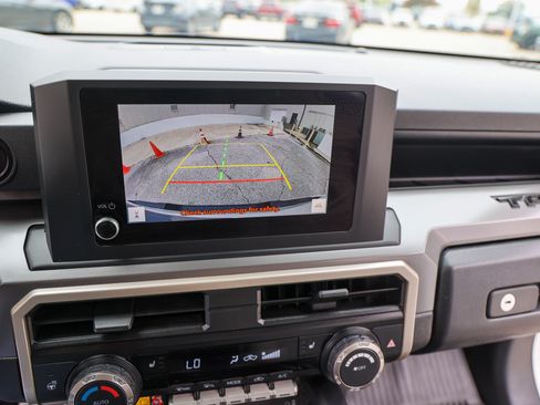 Certified 2024 Toyota Tacoma SR5 AWD/4WD image 22