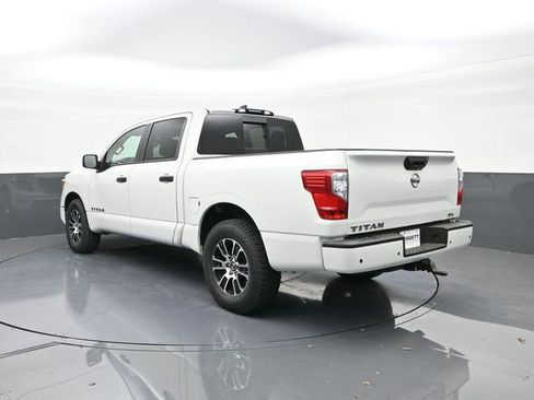 Used 2022 Nissan Titan SV RWD image 8