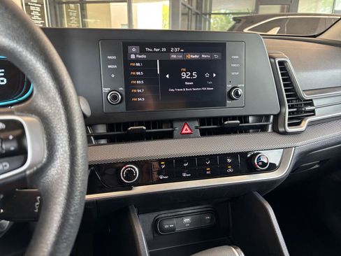 Used 2025 Kia Sportage LX FWD image 17