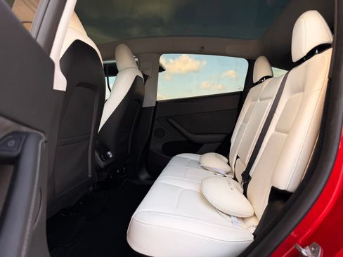 Used 2023 Tesla Model Y Long Range AWD/4WD image 17