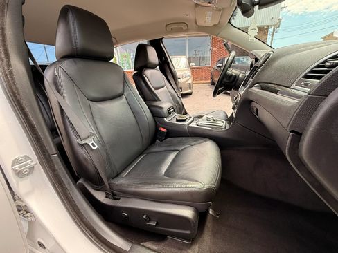 Used 2019 Chrysler 300 Touring L w/ Quick Order Package 22F RWD image 18
