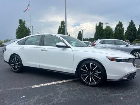 Used 2024 Honda Accord Touring image 4