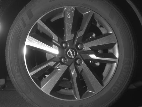 Used 2025 Nissan Versa SV image 13