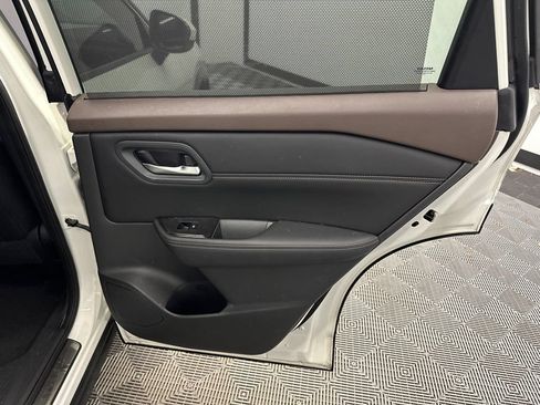 Used 2023 Nissan Rogue SV w/ SV Premium B Package FWD image 17