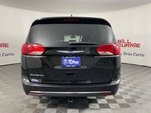 Used 2018 Chrysler Pacifica Touring-L Plus FWD image 4