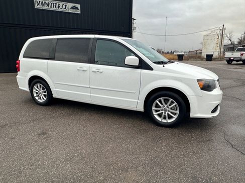 Used 2017 Dodge Grand Caravan SE image 5