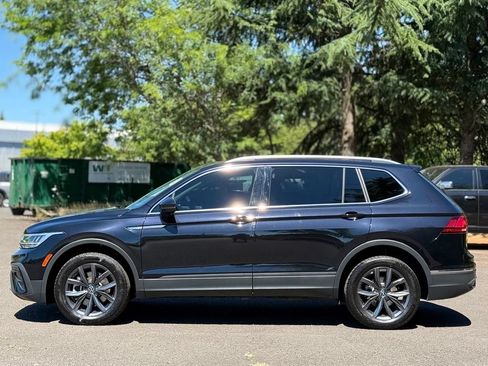 Used 2022 Volkswagen Tiguan SE AWD/4WD image 2