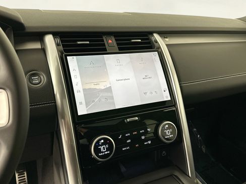 Certified 2025 Land Rover Discovery Dynamic SE image 12