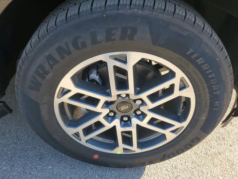 New 2025 Ford Expedition Active image 8