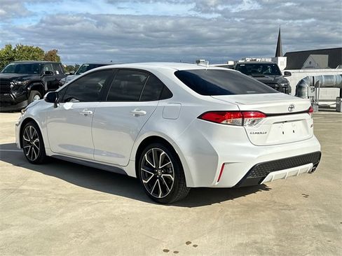 Certified 2022 Toyota Corolla SE image 3